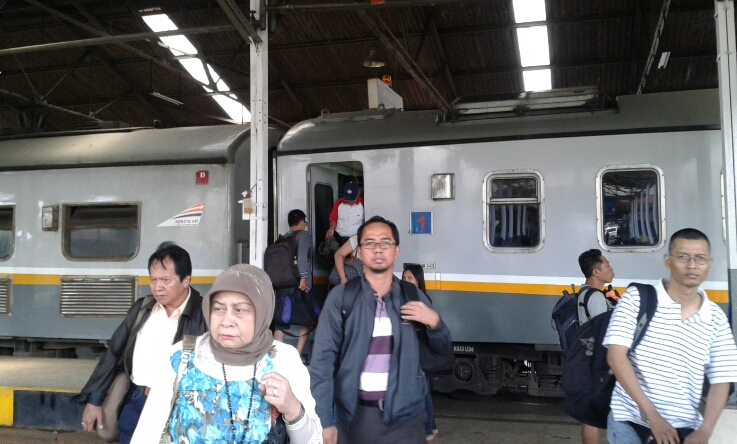 Jadwal Keberangkatan Kereta Api Lokal Bandung Alami Perubahan