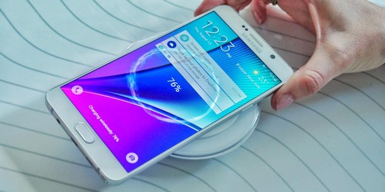 Samsung Galaxy Note5 Bisa Mengisi Daya Melalui Wireless Charger