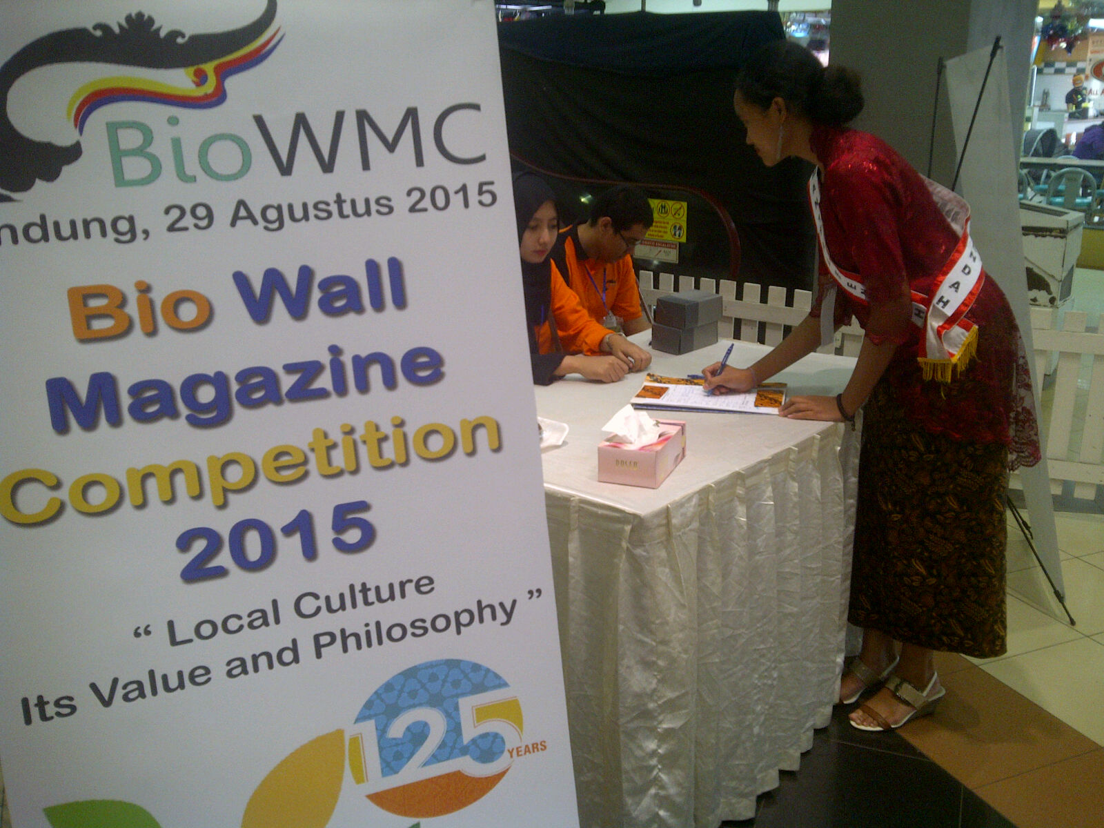 Sebelas Finalis SMA Ikuti Bio Wall Magazine Competition 2015
