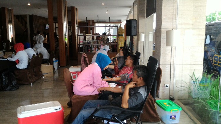 Peringati Hari PMI Mitra Hotel Bandung Gelar Donor Darah