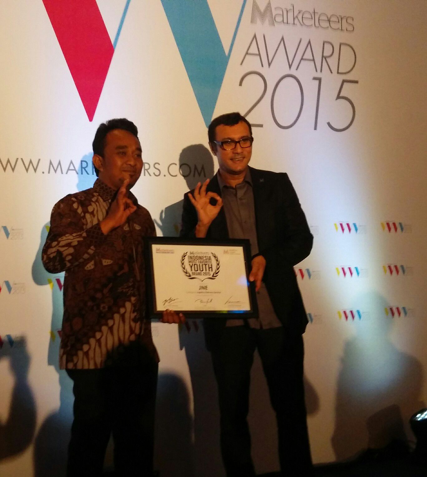JNE Raih Penghargaan Indonesia’s Most Favorite Youth Brand 2015