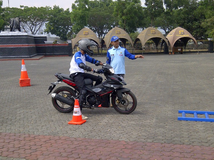 Yamaha Gelar Safety Riding Academy Untuk Pelajar di Bandung