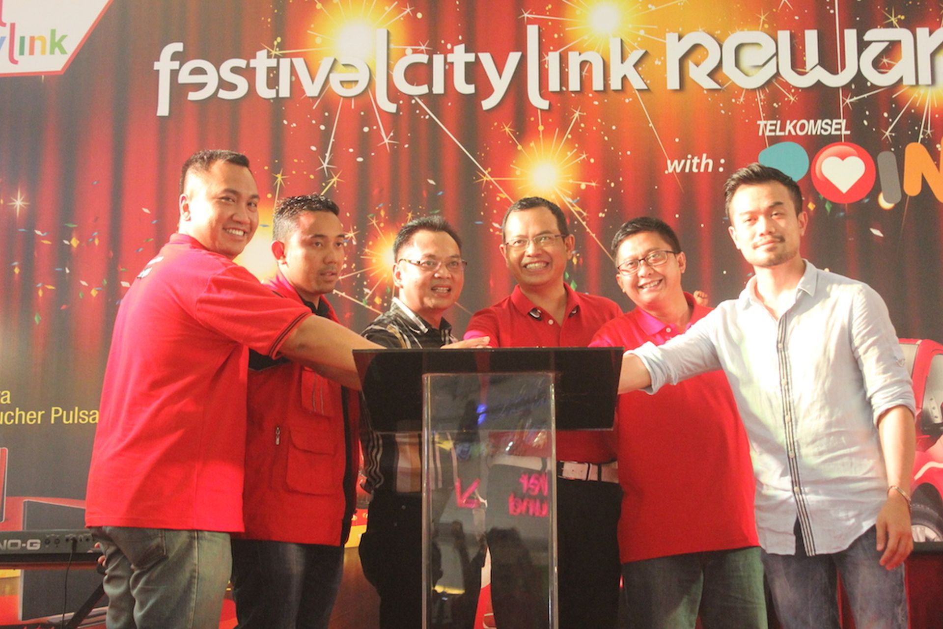 Telkomsel POIN Fiesta Bagikan Mobil dan Beragam Hadiah di Bandung