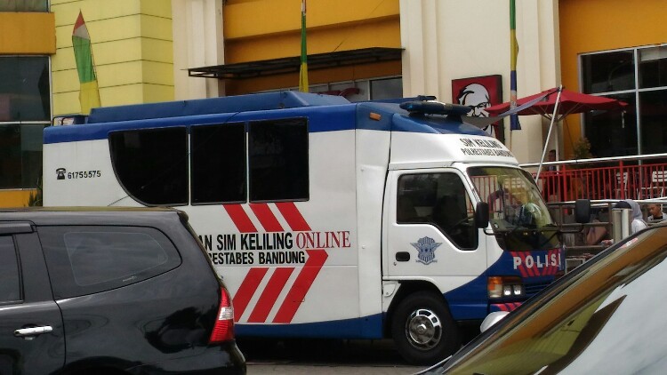 Mobil Sim Keliling Bandung di BTM Cicadas & Lucky Square