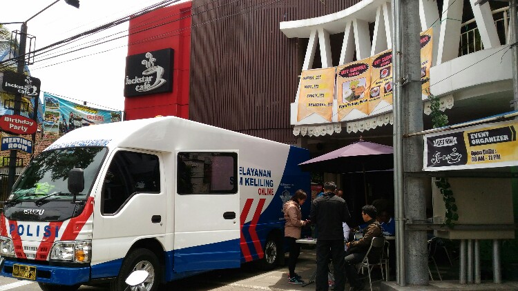 Mobil Sim Keliling Kota Bandung di Carrefour Kircon & Miko Mall