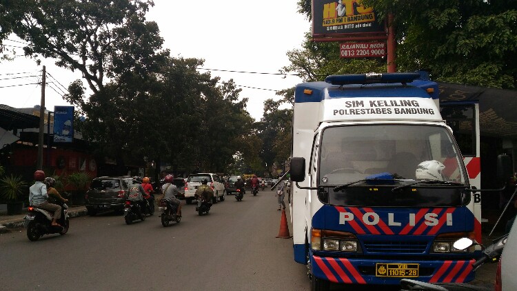 Mobil Sim Keliling Kota Bandung di Yogya Kepatihan & Radio Dahlia