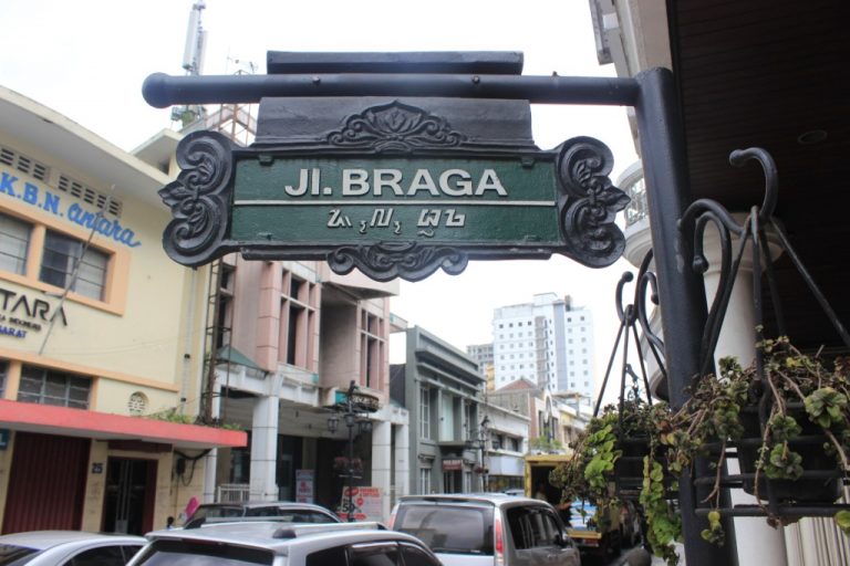 Jalan Braga Primadona Wisatawan Lokal & Mancanegara di Tahun Baru