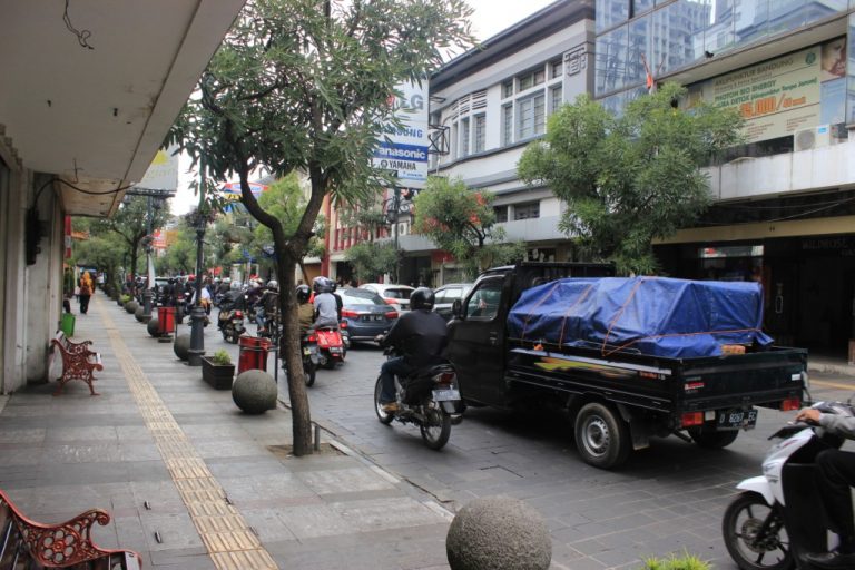 Bandung Siaga Satu Sejumlah Ruas Jalan Ditutup Mulai Siang Hari, Berikut Daftar Jalan yang Ditutup