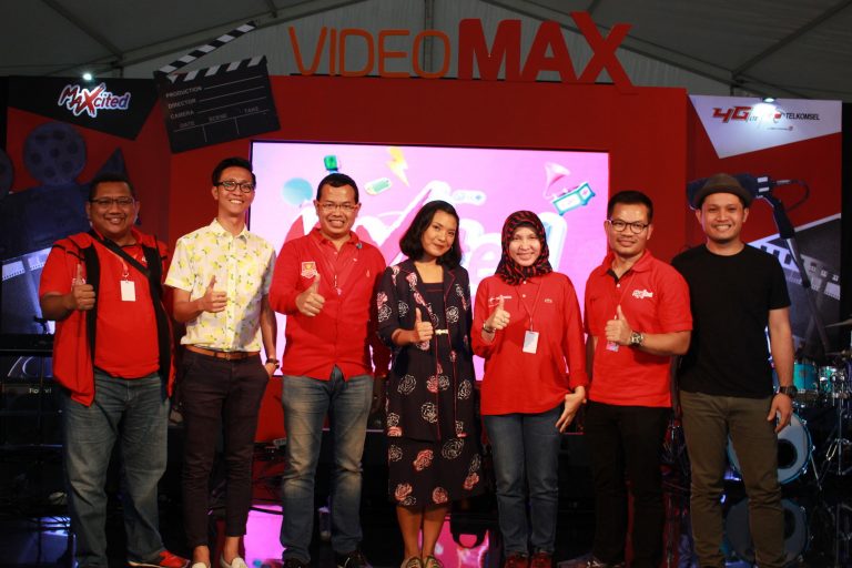 Telkomsel Gelar MAXcited di Kota Bandung
