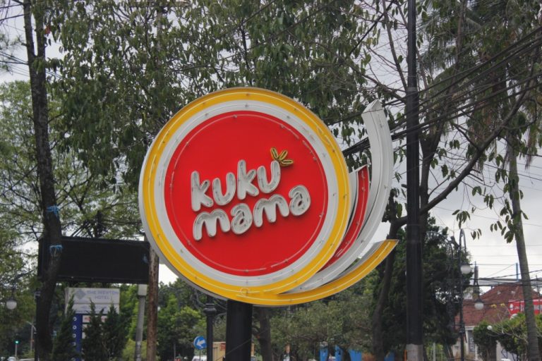 Beragam Pilihan Kuliner di Foodcourt Kuku Mama Bandung