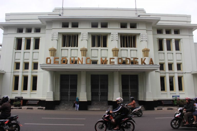 Mengetahui Lebih Dekat Sejarah Gedung Merdeka Bandung