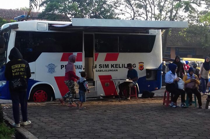 Mobil Sim Keliling Kabupaten Bandung di Jalan Percobaan Cileunyi