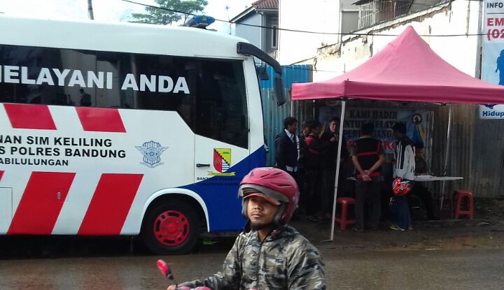 Mobil Sim Keliling Kabupaten Bandung di Alun-alun Majalaya