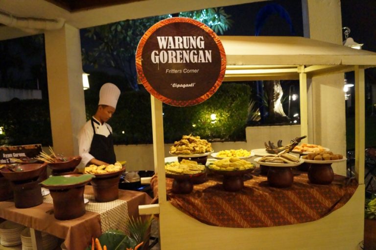 Kuliner Ala Pasar Malam di  Swarga Loka Aryaduta Bandung