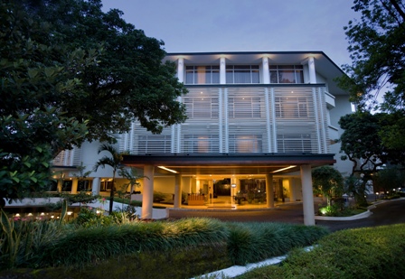 Menginap Nyaman Dengan Lingkungan Asri di Santika Hotel Bandung
