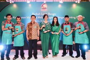 Sesi foto bersama semua pembicara_rz