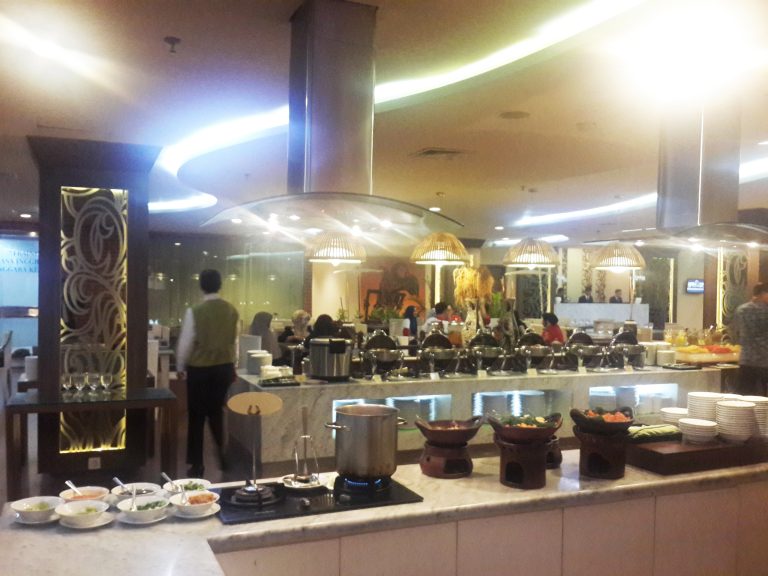 Nikmati Sajian Istimewa di Anjani Cafe Hotel Santika Depok