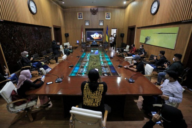 PSBB di kota Bandung Tanpa Cek Poin: Tapi Pengawasan Lebih Ketat, yang Berkerumun Dibubarkan