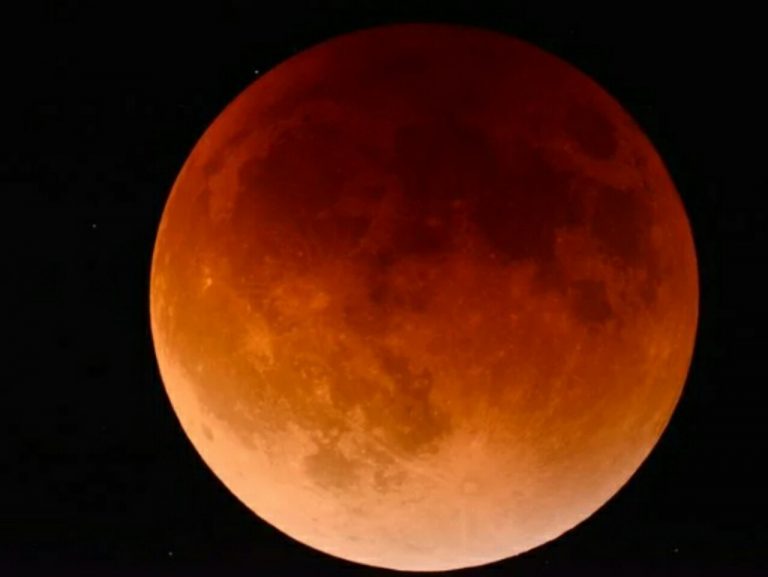 Live Streaming Gerhana Bulan Total di Indonesia Sore hingga Malam Ini