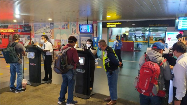 Traveler Bandara Husein Sastranegara Dimanjakan Dengan Digitalisasi Validasi Dokumen Kesehatan: Tidak Lagi Kontak Fisik