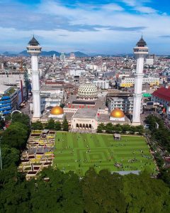 tempat wisata Bandung Alun-alun Kota Bandung. Foto: instagram@iwanvanwilan