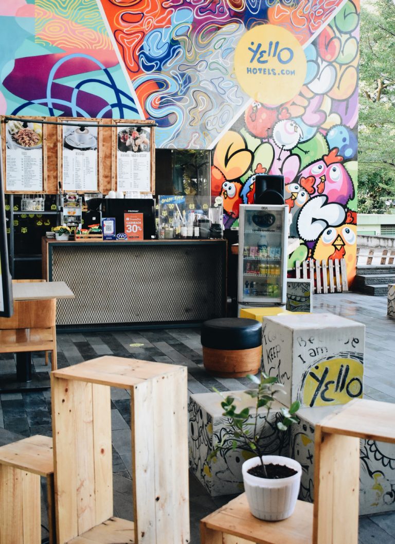 Yello Hotel Paskal Hadirkan Coffee Shop Artsy dengan Konsep Street Art dan Industrial di Pusat Kota Bandung
