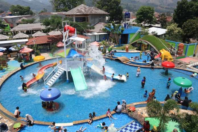 4 Kolam Renang di Bandung Paling Terkenal dan Instagramable, Cocok untuk Liburan Keluarga