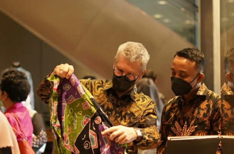Pameran Batik Eksklusif ‘Legenda Batik Parahyangan’ digelar di Pullman Bandung Grand Central