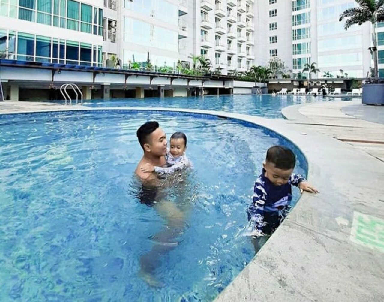 Fasilitas kolam renang luas di el Hotel Royale Bandung. Foto: Instagram @elhotelroyalebandung