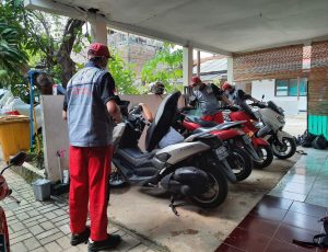 Perawatan ruang bakar motor dengan service berkala secara rutin