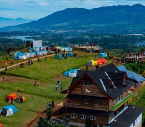 Wisata Taman Langit Pangalengan di Bandung Selatan menjadi salah satu pilihan liburan akhir pekan ini. Foto: Instagram @irfaan_12351