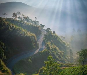 Sunrise Point Cukul Pangalengan di Jawa Barat menjadi salah satu wisata terkenal dan dikunjungi banyak masyarakat. Foto: Instagam @nidian.lisa