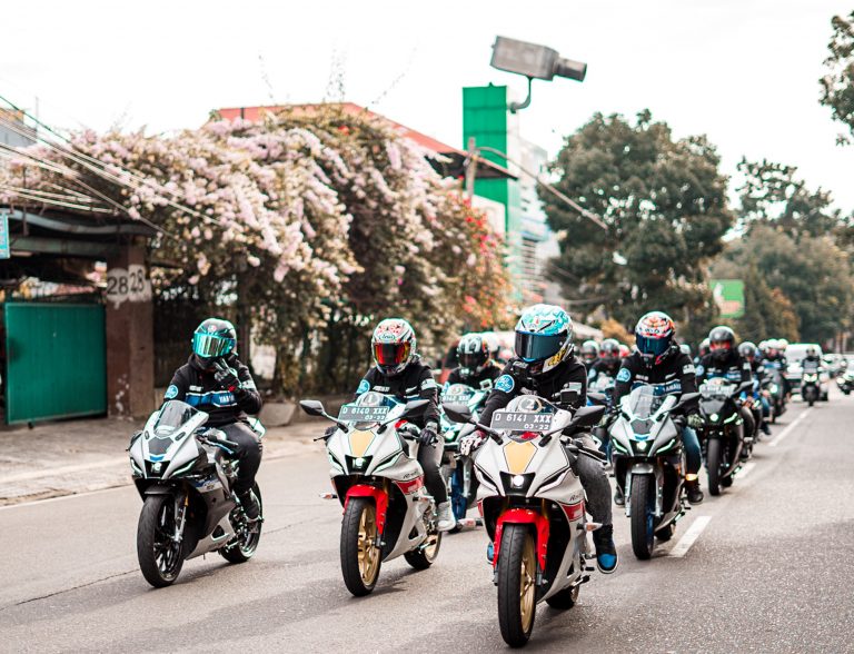 Kemeriahan bLU cRU Fun Riding ‘Road to Mandalika’ Berlanjut di Bandung, Ekspresikan Pengalaman Berkendara dengan All New R15 Connected