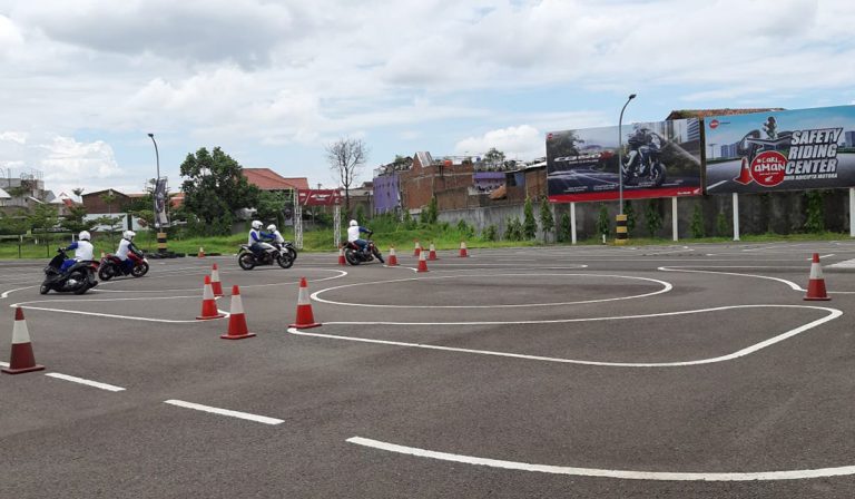 Komunitas Motor Honda di Bandung Ikuti Pelatihan Safety Riding