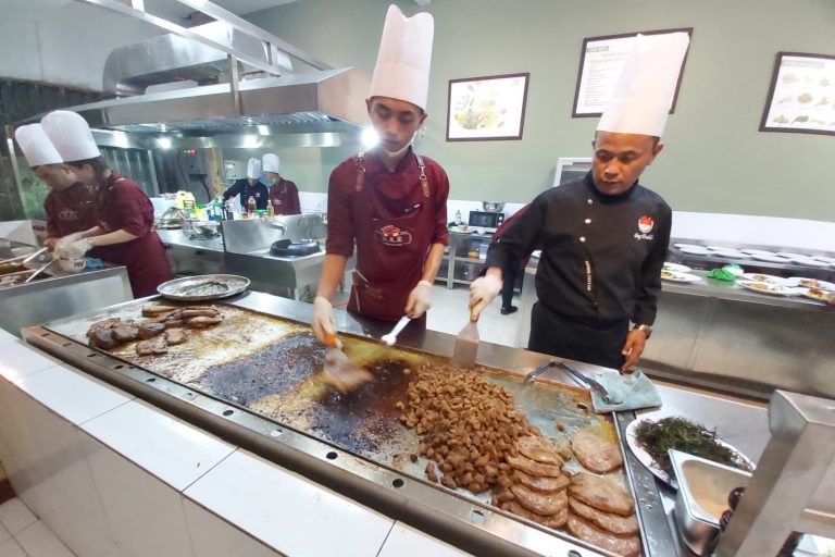 DAR Steak and Cafe, Tempat Makan Steak Kekinian di Kota Bandung Hadir dengan Konsep Open Kitchen