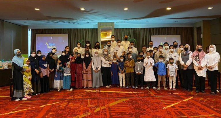 Grand Tjokro Premiere Bandung Gelar Berbuka Puasa Bersama Anak Yatim Piatu