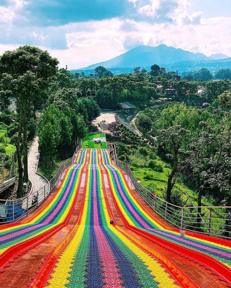 Rainbow Slide Lembang, Tempat Wisata Bandung Terbaru Tahun 2022 yang Wajib Dikunjungi Saat Liburan Sekolah