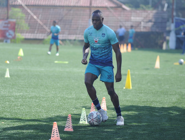 Latihan Perdana Bersama Persib Bandung, Victor Igbonefo Bilang Begini