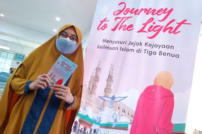 Uttiek M. Panji Astuti Luncurkan Buku Journey to The Light, Catatan Karya Perjalanannya Menyusuri Jejak Kejayaan Keilmuan Islam di Tiga Benua