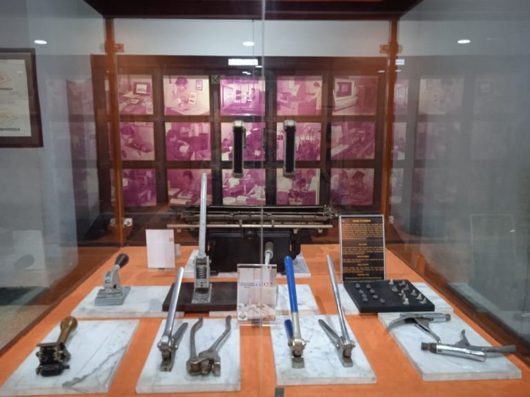 Museum  Pos Indonesia,  Tempat Wisata  Bandung  yang  Cocok  Untuk Mengisi  Liburan  Sambil Belajar dan Melihat  Koleksi  Perangko