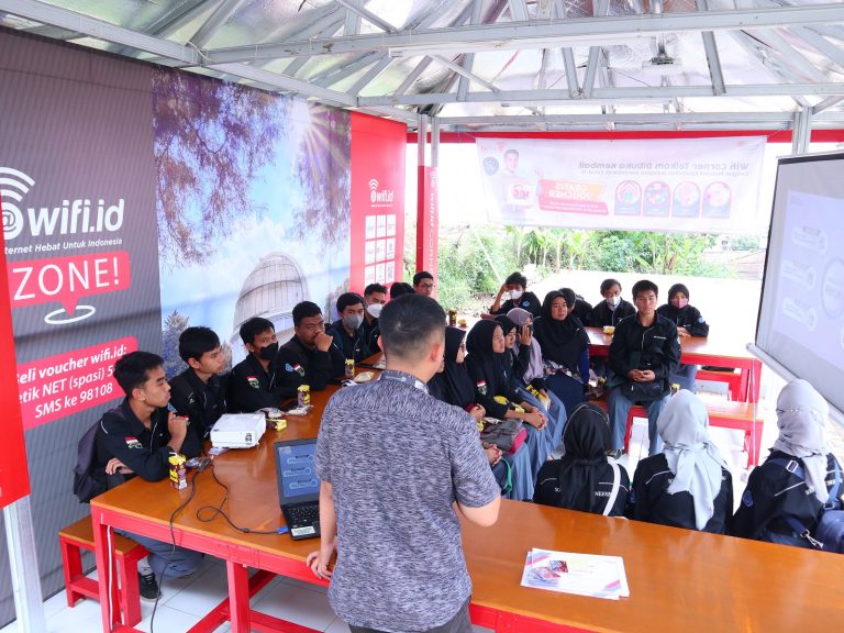 Telkom Witel Bandung Barat Adakan Sosialisasi ICT 2022 kepada SMKN 1 Cisarua Lembang