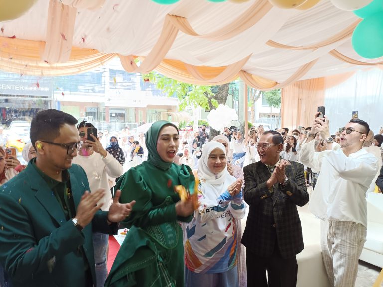 Re-Opening Glafidsya Aesthetic Clinic dan Peluncuran Aplikasi My Glafidsya di Bandung Dihadiri Artis Ibukota