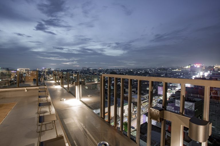 Hotel Zest Sukajadi Bandung Hadirkan Lantai 9 Rooftop Bar dengan Tampilan Terbaru, Intip Yuk Fasilitasnya