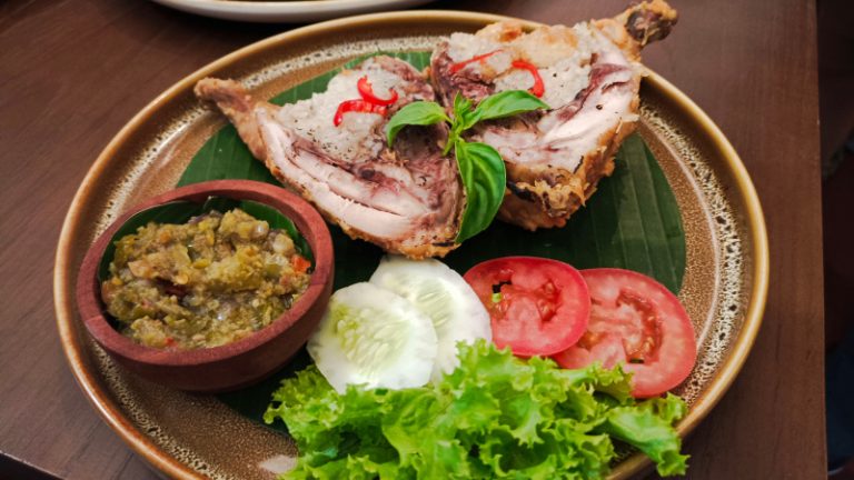 Restoran Khas Sunda Bumi Aki Heritage Hadir di Bandung, Tawarkan Menu Autentik Kolaborasi dengan Chef Devina Hermawan