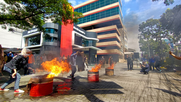 Jelang Liburan Natal dan Tahun Baru BIP dan Istana Plaza Gelar Latihan Penanggulangan Bencana dan Kebakaran