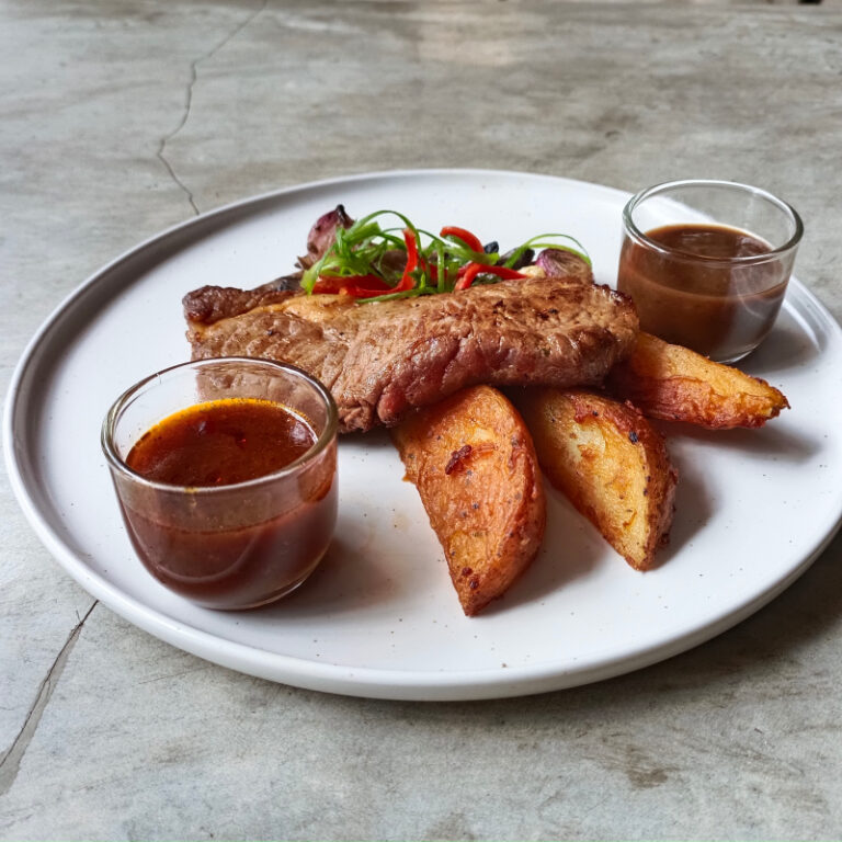 Meat Things, Tempat Kuliner di Bandung dengan Menu Steak dan Daging Asap, Rasanya Dijamin Otentik