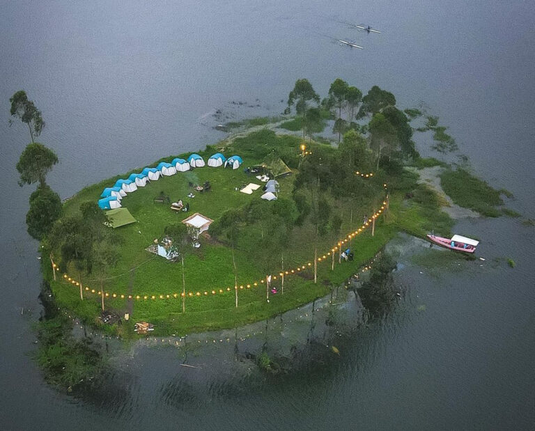 Nusa Manona, Tempat Wisata Bandung Terbaru 2023 di Pangalengan, Bisa Camping di Pulau Kecil di Tengah Danau