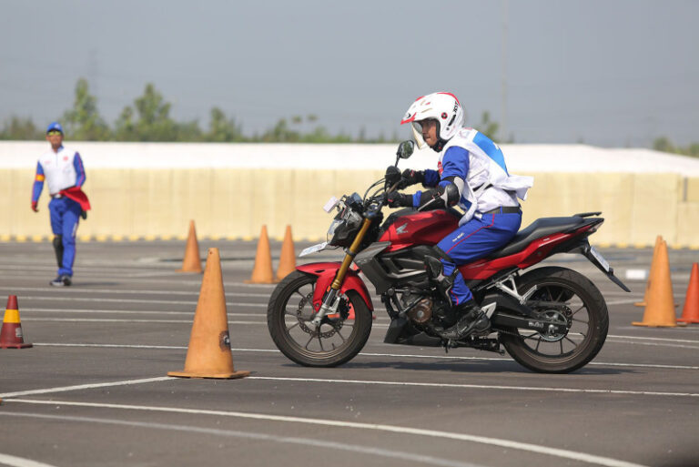 Instruktur Safety Riding DAM Raih Juara AHSRIC 2023  