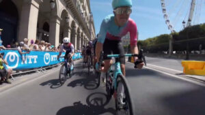 Teknologi Mutakhir NTT Hadirkan Pengalaman Interaktif pada Kejuaraan Tour de France dan Tour de France Femmes avec Zwift