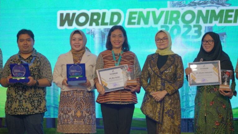 Komitmen Terapkan Proses Bisnis Ramah Lingkungan : Bio Farma Raih Penghargaan Kategori Tertinggi dari Badan POM